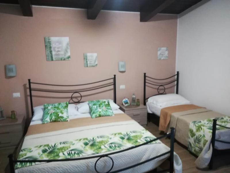 Deluxe Triple Room image 2