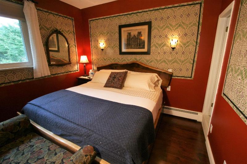 Standard King Room image 2