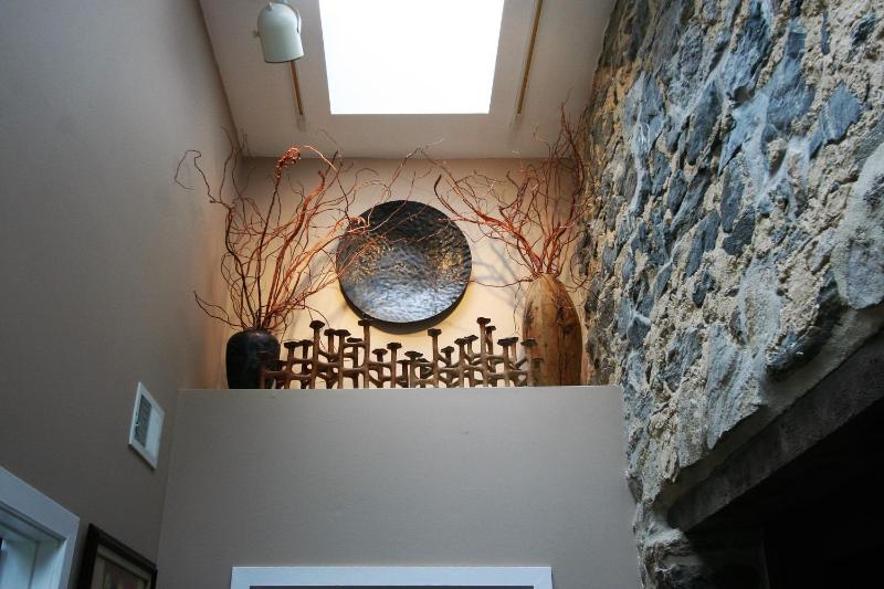 King Room with Roll-In Shower - Disability Access image 2