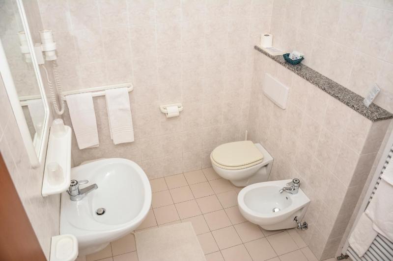 Double or Twin Room with Balcony image 3