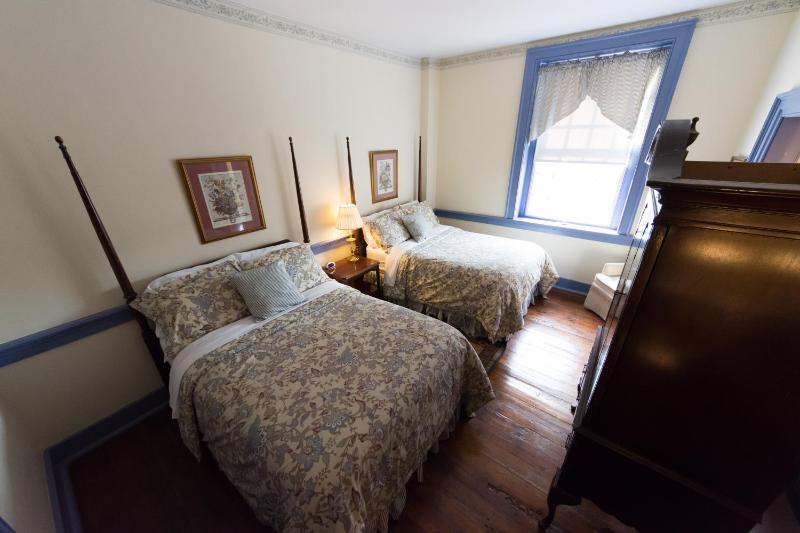 Double Room with Private Bathroom image 2