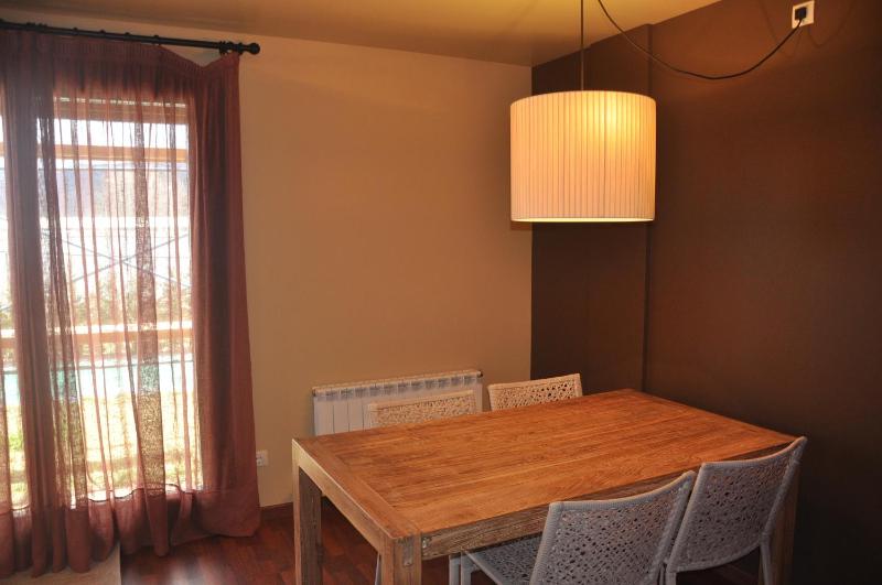 Two-Bedroom Apartment with Garden Access (6 Adults) image 1