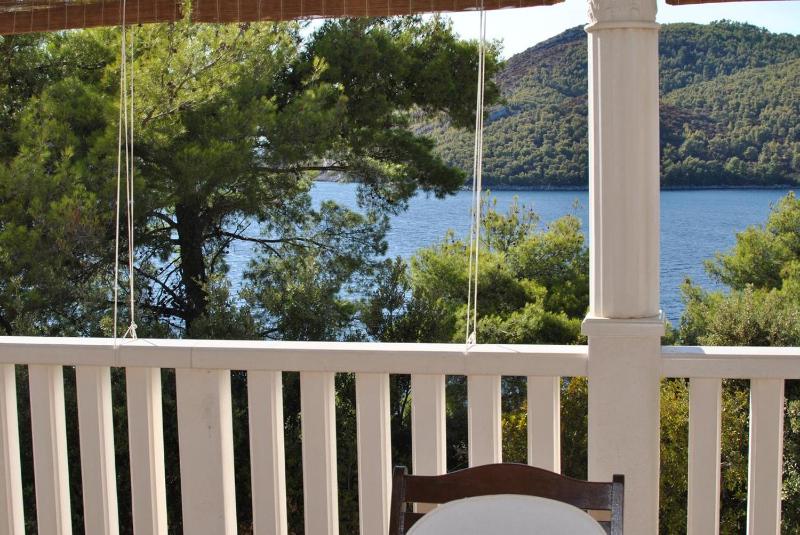 Two-Bedroom Apartment with Terrace and Sea View image 2
