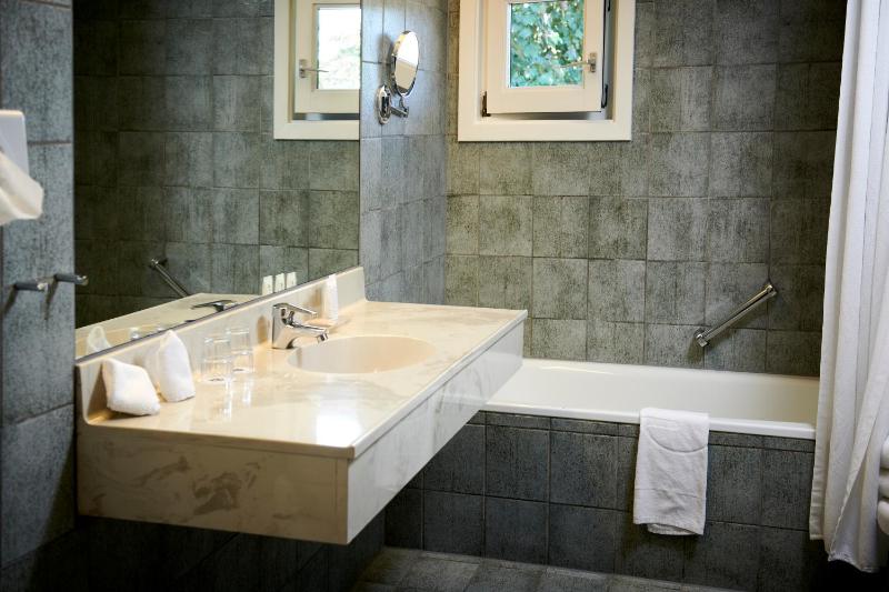 Luxury Single Room image 4