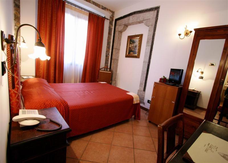 Double Room with Small Double Bed image 4