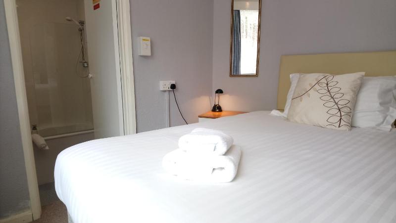 Single Room with Private Bathroom image 4