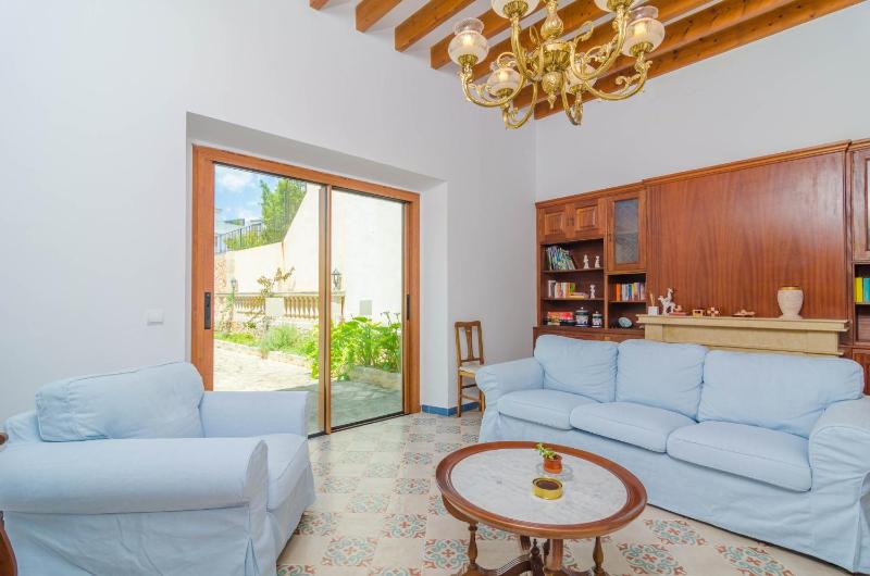 Five-Bedroom Villa image 3