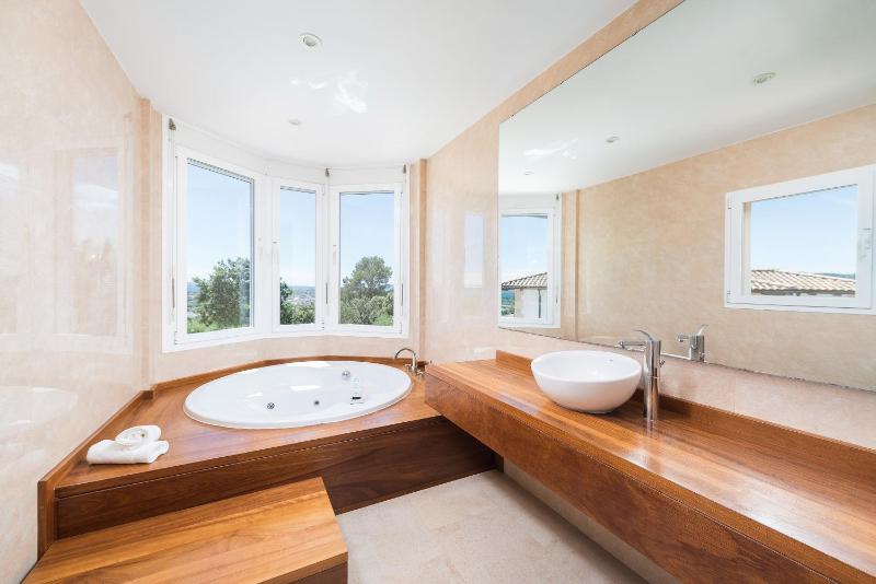 Four-Bedroom Villa image 3