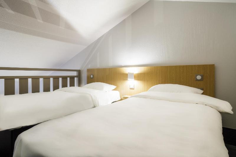 Quadruple Room image 4