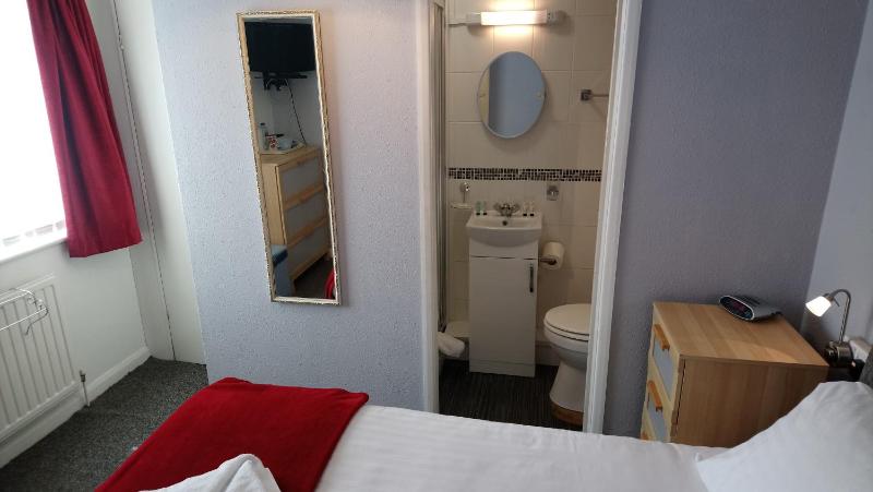 Single Room with Shower image 2