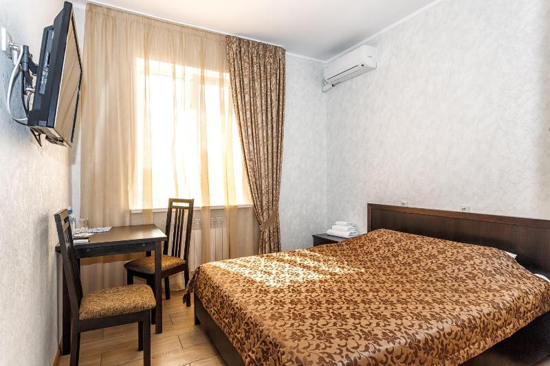Standard Double Room image 3