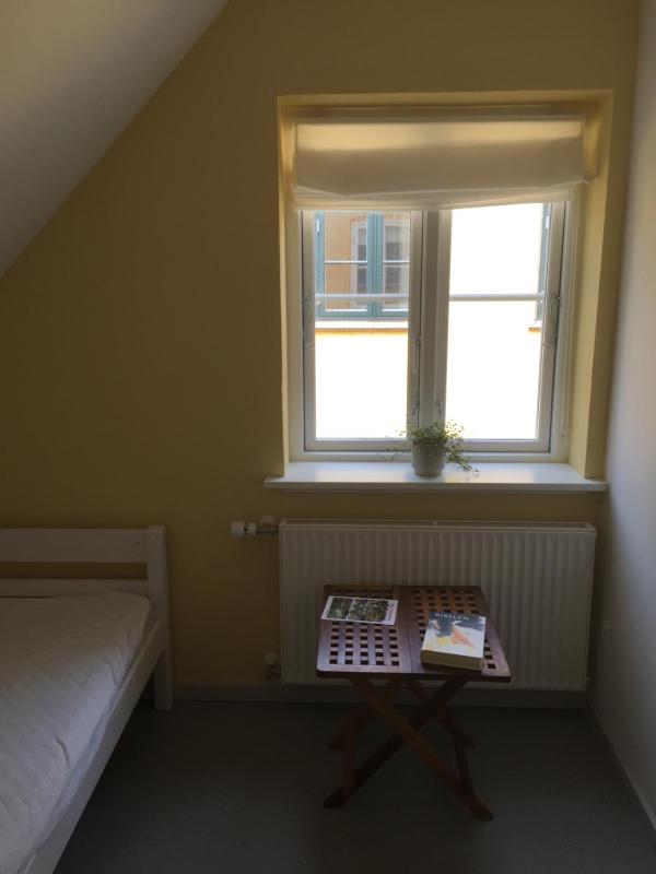 Single Room with Shared Bathroom image 3
