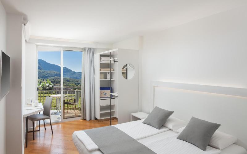 Superior Double or Twin Room with Balcony image 1