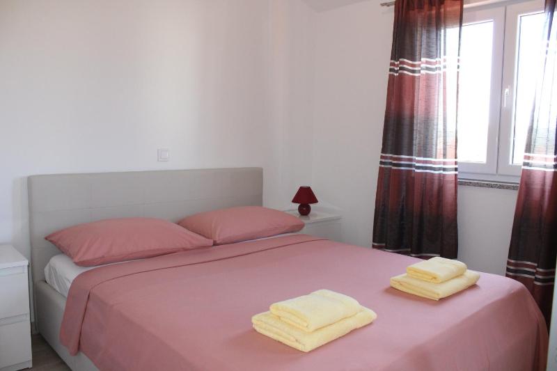 One-Bedroom Apartment image 3
