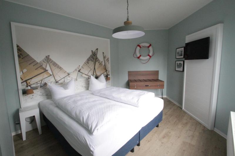 Junior Suite with Balcony image 1