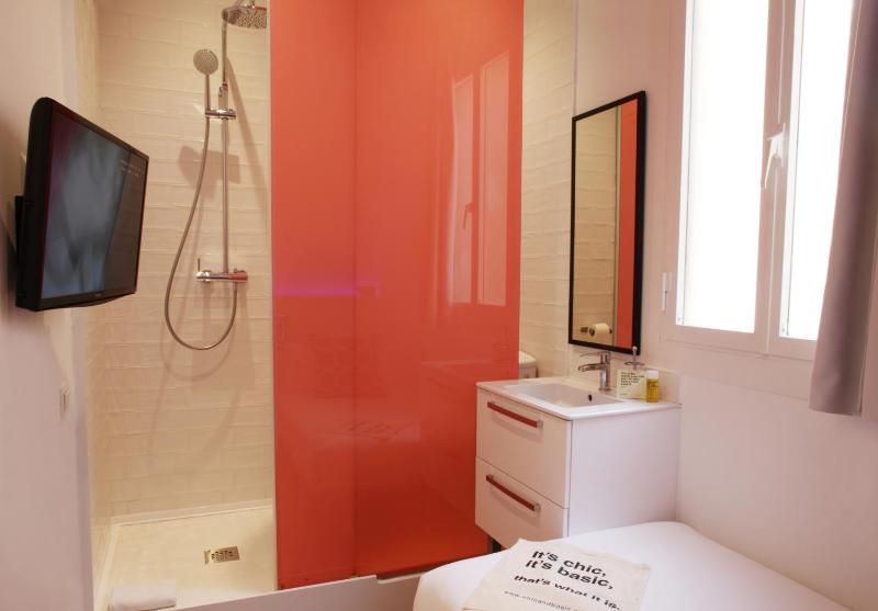 Single Room image 3