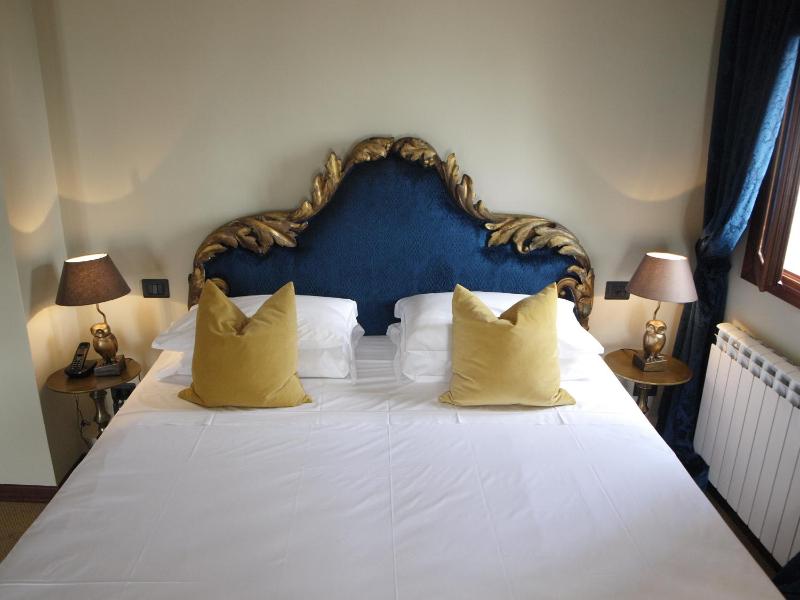 Superior Double or Twin Room with Canal View image 2
