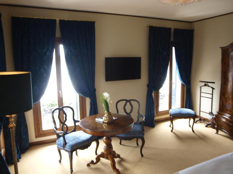 Superior Double or Twin Room with Canal View image 3