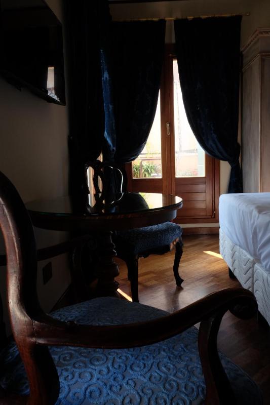 Superior Double Room with Canal view and Terrace image 2