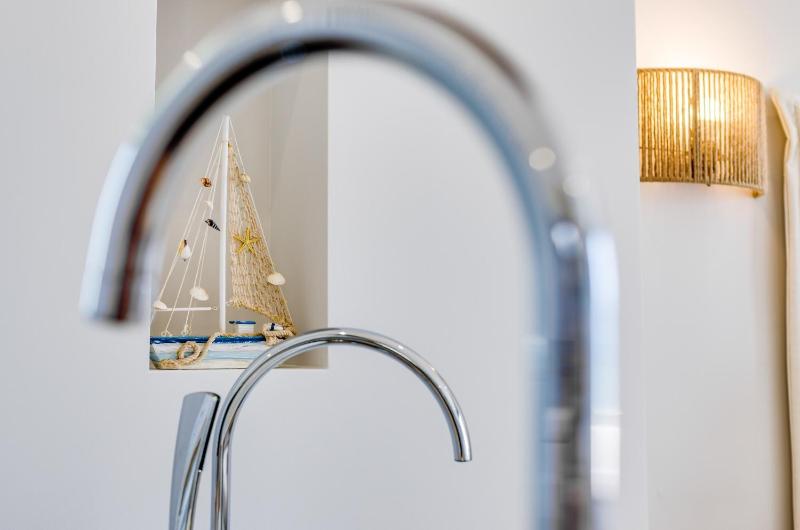 Superior Suite with Sea View image 2