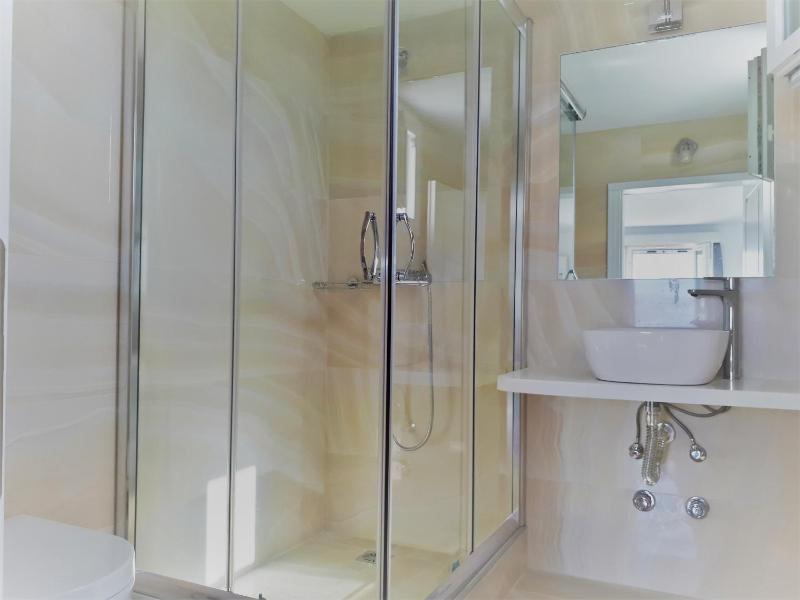 Suite with Sea View - Split Level image 2