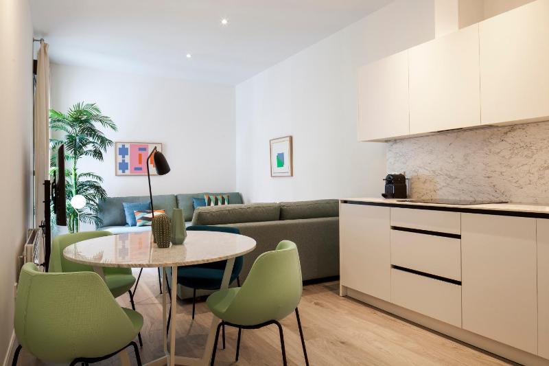 One-Bedroom Apartment image 3