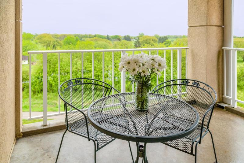 King Suite with Balcony image 4