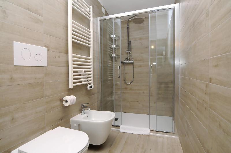 Deluxe Double Room with Side Sea View image 4