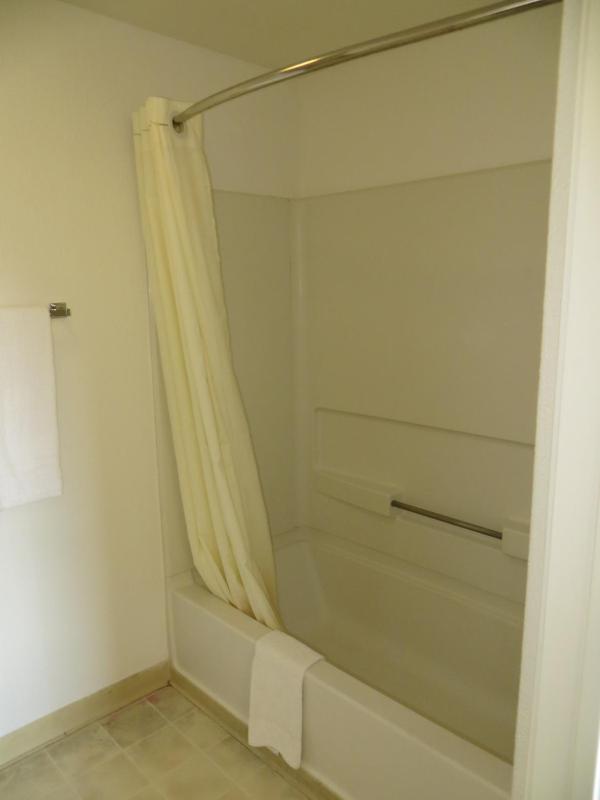 Queen Room image 2