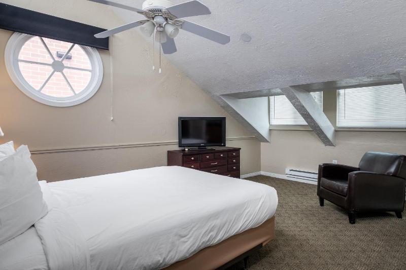 Three-Bedroom loft image 3