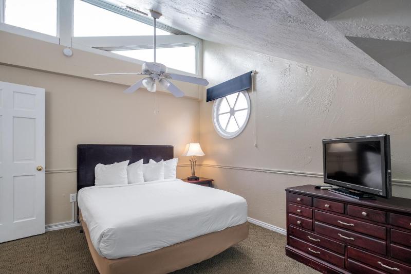 Three-Bedroom image 3