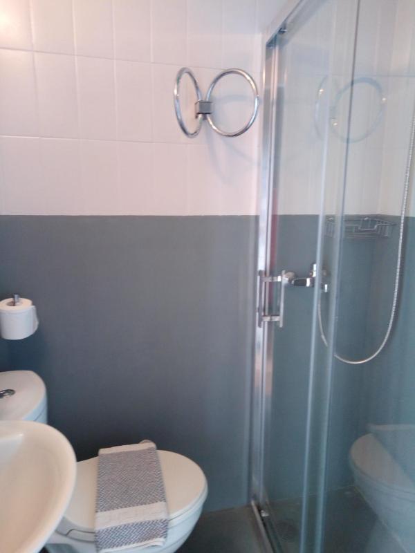 Small Double Room image 3