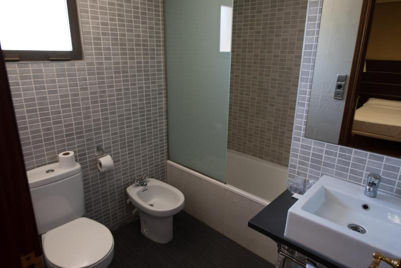 Twin Room image 1