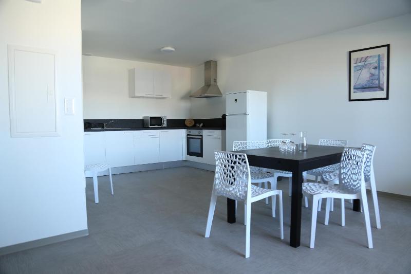 Three-Bedroom Duplex Apartment image 3