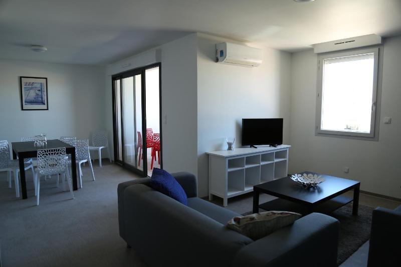 Three-Bedroom Duplex Apartment image 4
