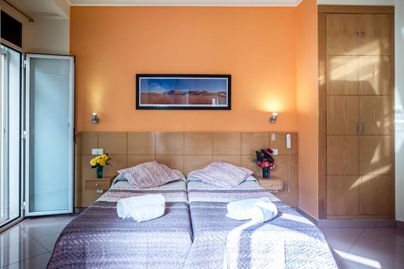 Twin Room image 2