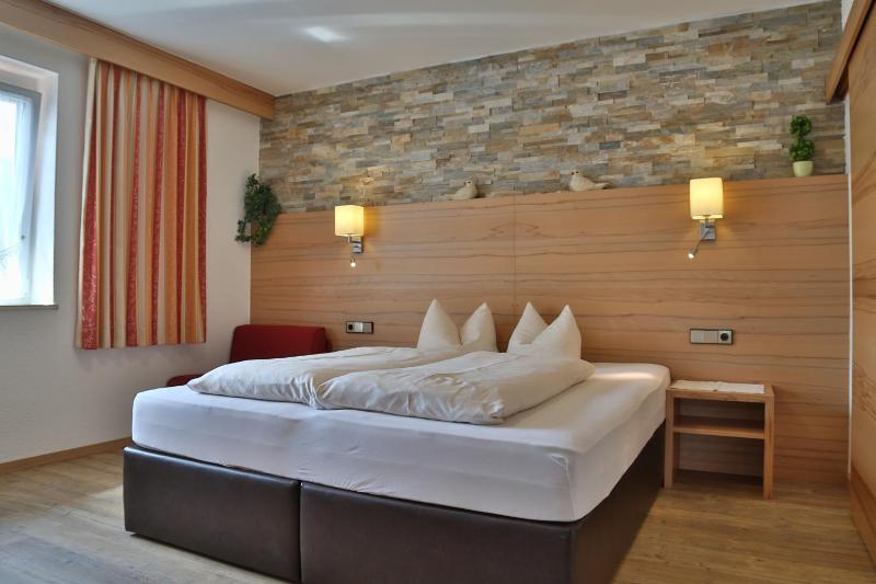 One-Bedroom Apartment with Terrace image 3