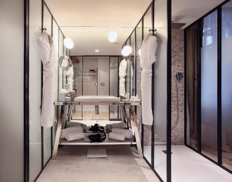 Large Suite image 4