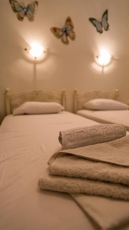 Double or Twin Room with Sea View image 4