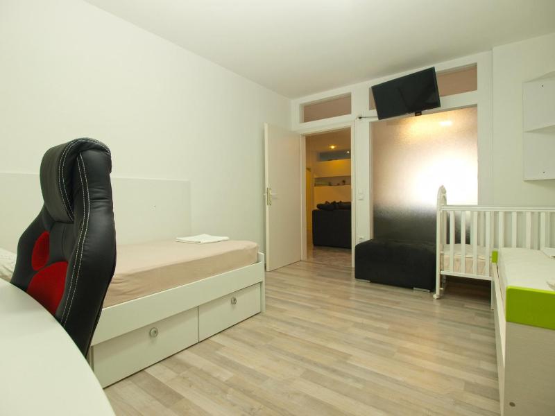 Apartment image 4