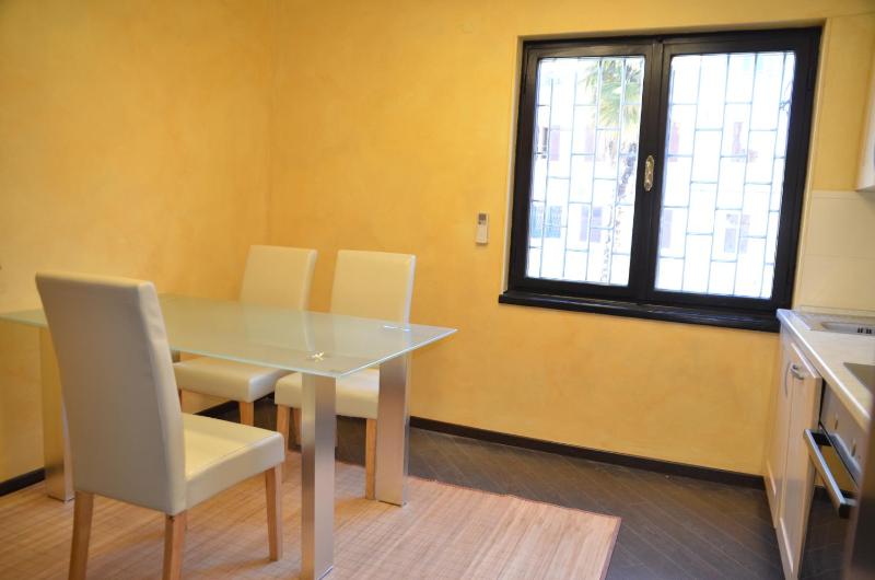 One-Bedroom Apartment with Sea View image 4