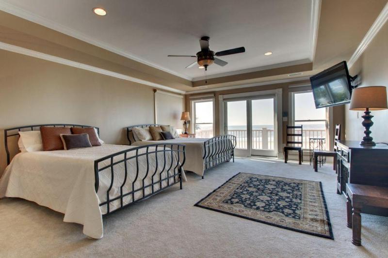 Seven-Bedroom Holiday Home image 3