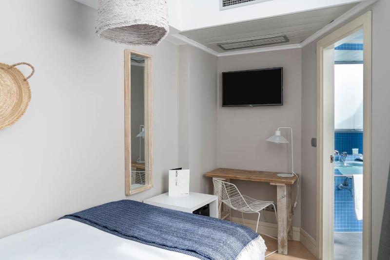 Single Room image 3