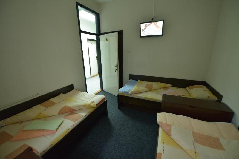Triple Room with Bathroom image 1
