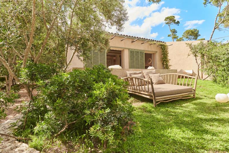 Suite with Garden View image 1