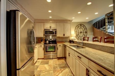 Three-Bedroom Apartment image 3
