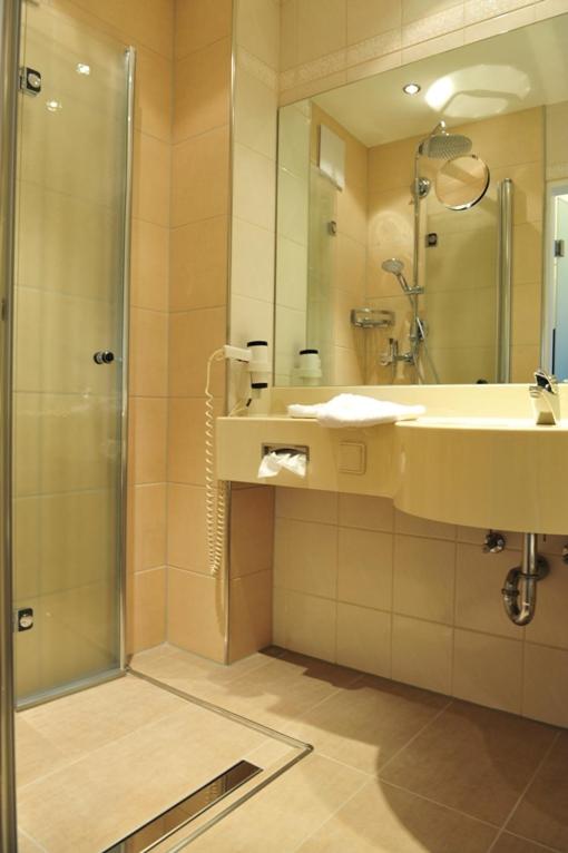 Comfort Double Room with Shower image 2