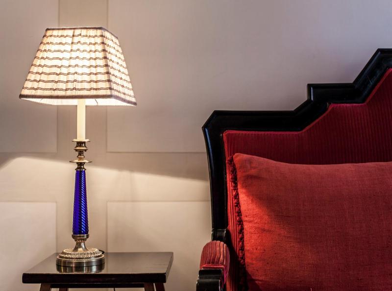 One-Bedroom Suite with City View image 3