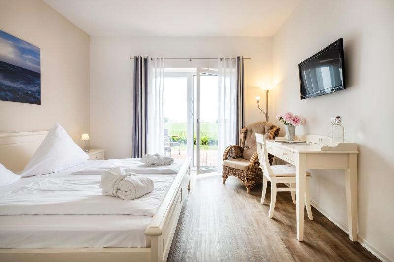Double Room with Terrace image 2