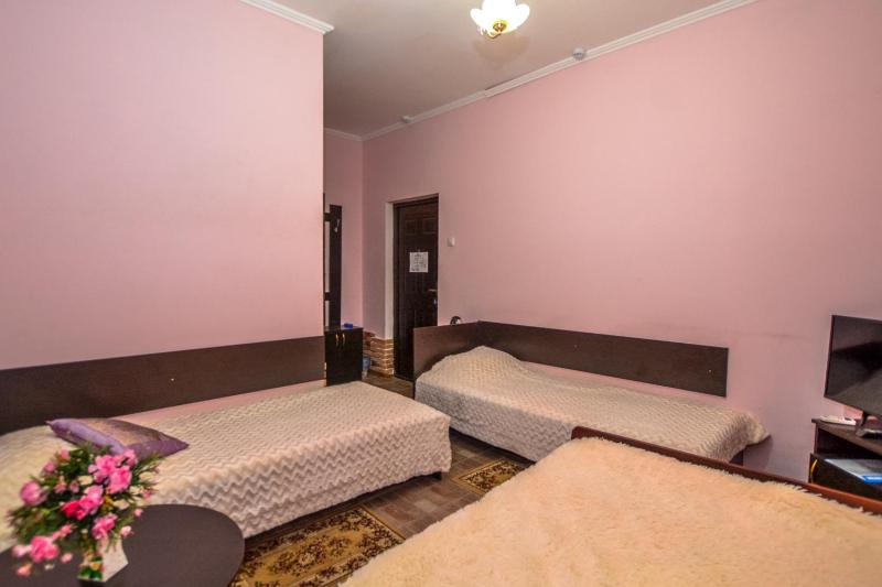 Classic Quadruple Room image 1